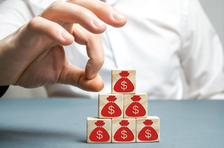 Reato di bancarotta al commercialista che falsifica la perizia